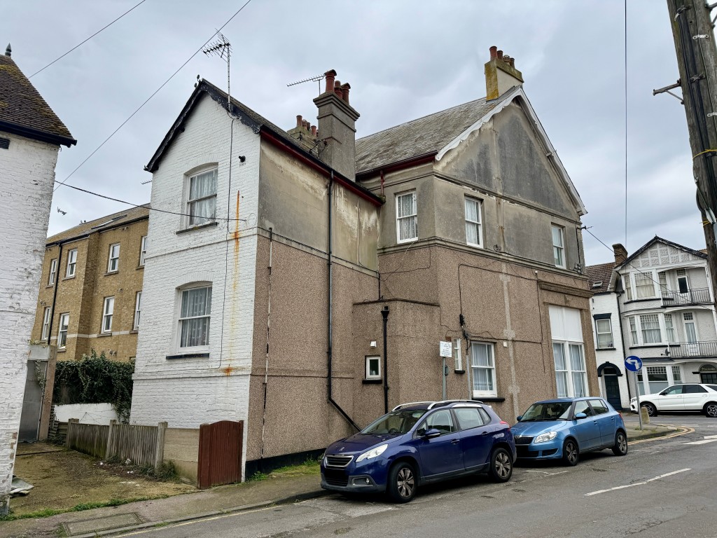 Lot: 125 - FREEHOLD BLOCK OF FOUR FLATS FOR INVESTMENT - Rear of property